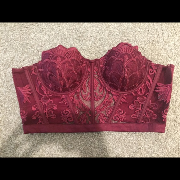 Maroon cropped tight strapless top - Picture 2 of 3